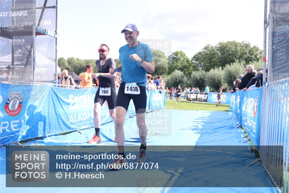 25.08.2024 - Elbe Triathlon Hamburg H.Heesch http://msf.ph/oto/6877074 25.08.2024 11:45:10 Ziel 760, 782, 1438 meine-sportfotos.de