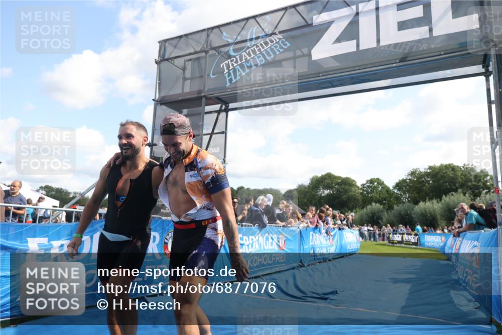 25.08.2024 - Elbe Triathlon Hamburg H.Heesch http://msf.ph/oto/6877076 25.08.2024 11:18:35 Ziel 312 meine-sportfotos.de