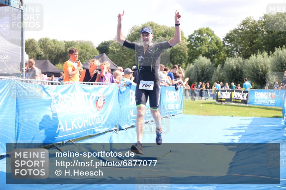 25.08.2024 - Elbe Triathlon Hamburg H.Heesch http://msf.ph/oto/6877077 25.08.2024 11:45:16 Ziel 760, 782, 1438 meine-sportfotos.de