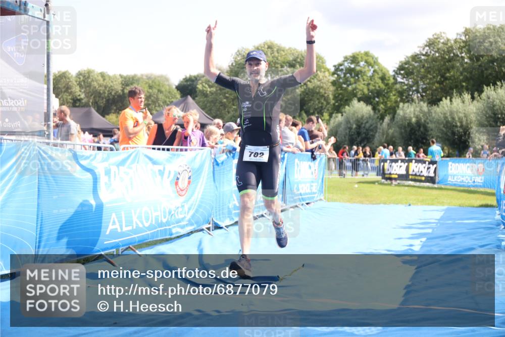 25.08.2024 - Elbe Triathlon Hamburg H.Heesch http://msf.ph/oto/6877079 25.08.2024 11:45:17 Ziel 760, 782 meine-sportfotos.de