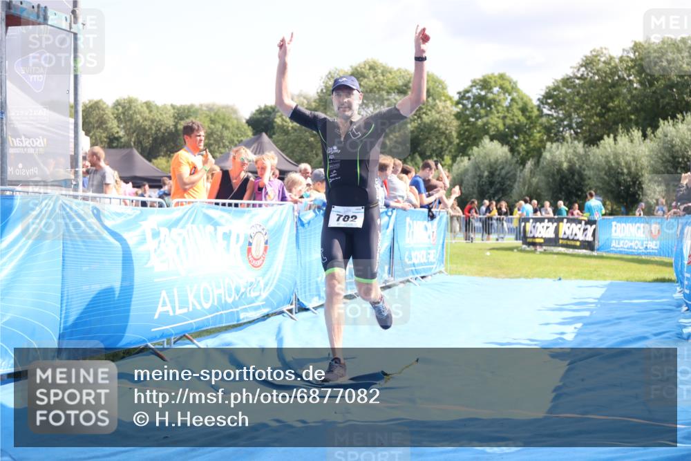 25.08.2024 - Elbe Triathlon Hamburg H.Heesch http://msf.ph/oto/6877082 25.08.2024 11:45:17 Ziel 760, 782 meine-sportfotos.de