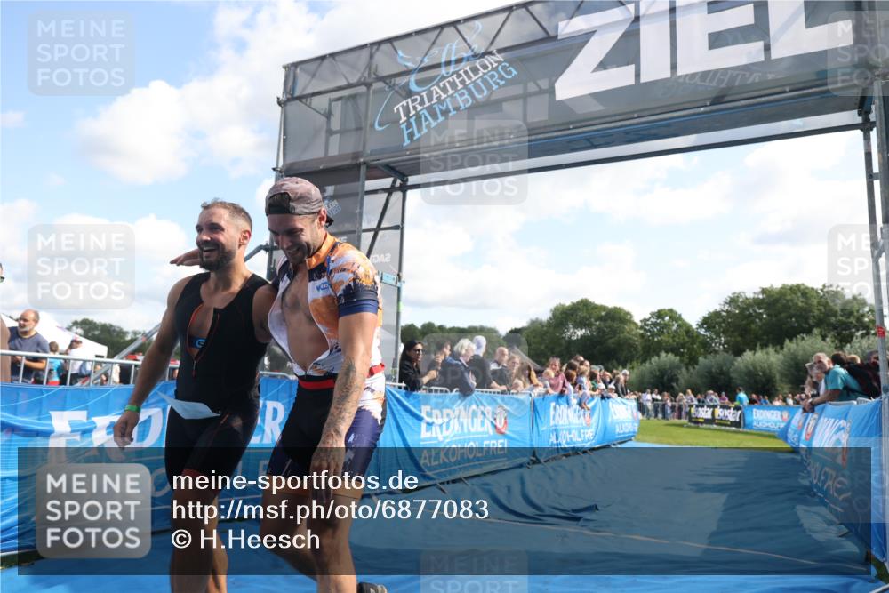 25.08.2024 - Elbe Triathlon Hamburg H.Heesch http://msf.ph/oto/6877083 25.08.2024 11:18:36 Ziel 312 meine-sportfotos.de