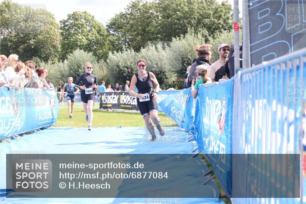 25.08.2024 - Elbe Triathlon Hamburg H.Heesch http://msf.ph/oto/6877084 25.08.2024 12:08:17 Ziel 542, 552, 1524, 1652, 1678 meine-sportfotos.de