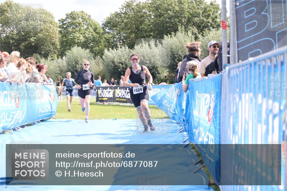 25.08.2024 - Elbe Triathlon Hamburg H.Heesch http://msf.ph/oto/6877087 25.08.2024 12:08:17 Ziel 542, 552, 1524, 1652, 1678 meine-sportfotos.de