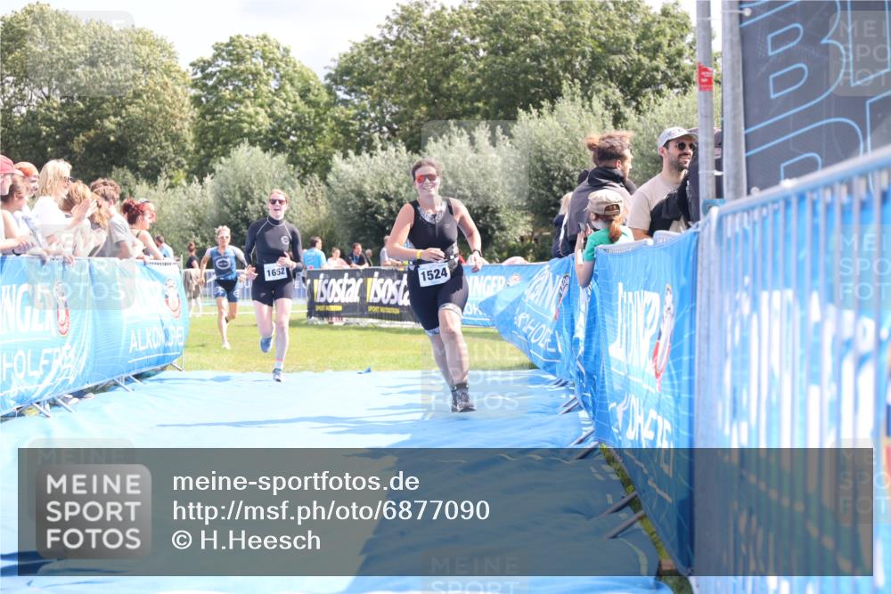 25.08.2024 - Elbe Triathlon Hamburg H.Heesch http://msf.ph/oto/6877090 25.08.2024 12:08:17 Ziel 542, 552, 1524, 1652, 1678 meine-sportfotos.de