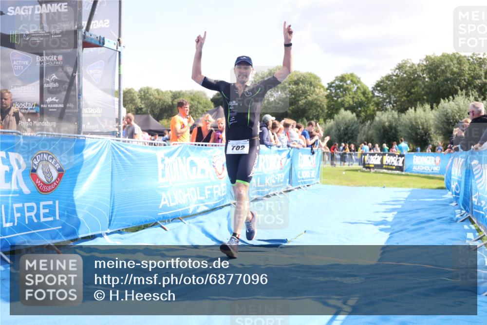 25.08.2024 - Elbe Triathlon Hamburg H.Heesch http://msf.ph/oto/6877096 25.08.2024 11:45:17 Ziel 760, 782 meine-sportfotos.de