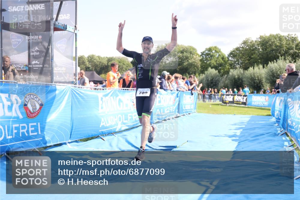 25.08.2024 - Elbe Triathlon Hamburg H.Heesch http://msf.ph/oto/6877099 25.08.2024 11:45:17 Ziel 760, 782 meine-sportfotos.de