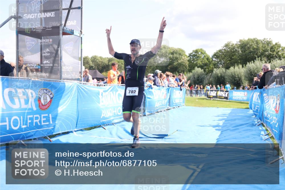 25.08.2024 - Elbe Triathlon Hamburg H.Heesch http://msf.ph/oto/6877105 25.08.2024 11:45:17 Ziel 760, 782 meine-sportfotos.de