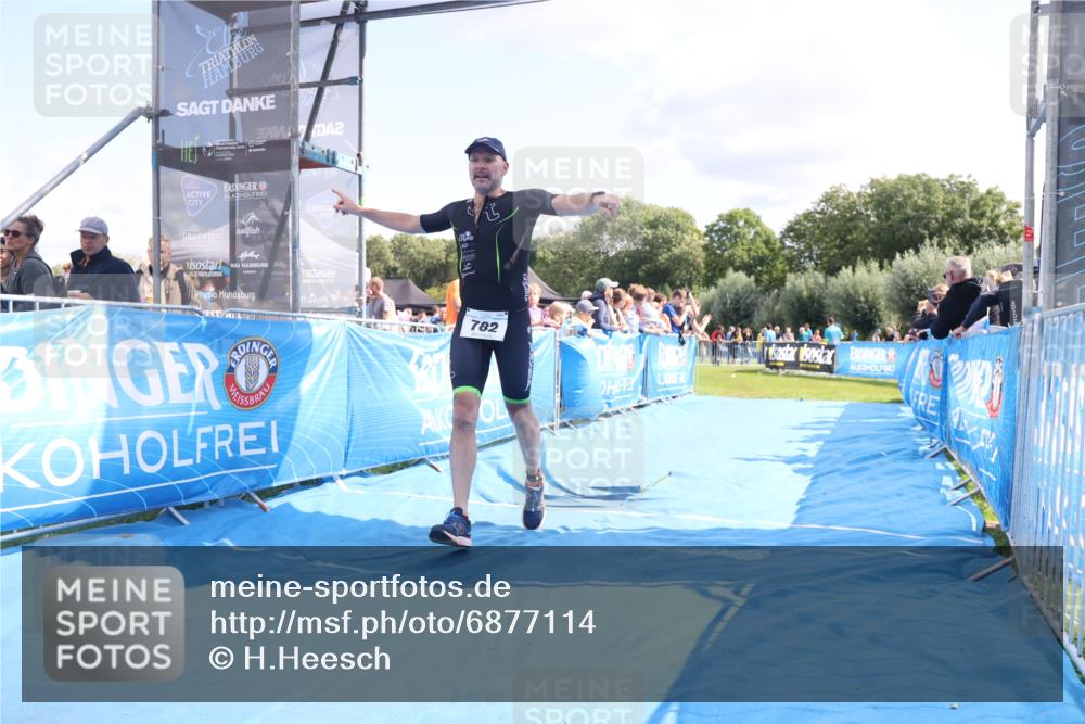 25.08.2024 - Elbe Triathlon Hamburg H.Heesch http://msf.ph/oto/6877114 25.08.2024 11:45:17 Ziel 760, 782 meine-sportfotos.de