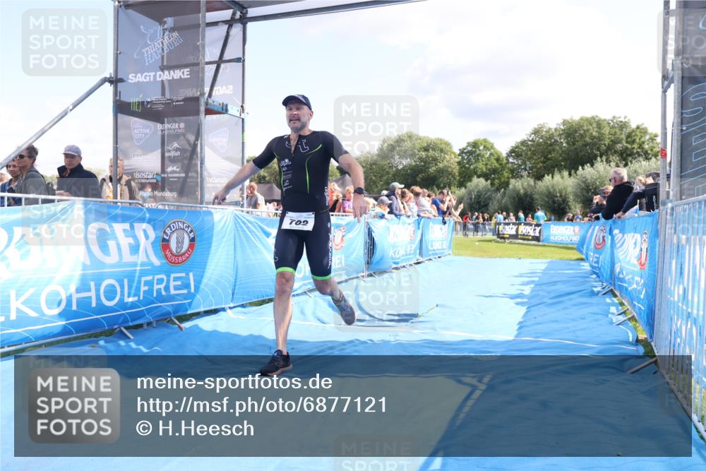 25.08.2024 - Elbe Triathlon Hamburg H.Heesch http://msf.ph/oto/6877121 25.08.2024 11:45:17 Ziel 760, 782 meine-sportfotos.de