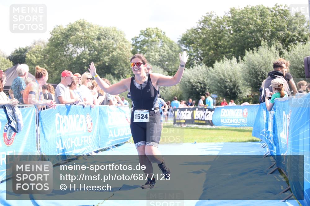 25.08.2024 - Elbe Triathlon Hamburg H.Heesch http://msf.ph/oto/6877123 25.08.2024 12:08:18 Ziel 542, 552, 1524, 1652, 1678 meine-sportfotos.de