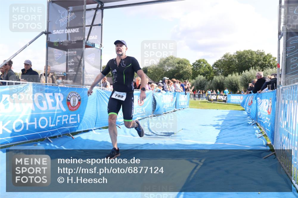 25.08.2024 - Elbe Triathlon Hamburg H.Heesch http://msf.ph/oto/6877124 25.08.2024 11:45:17 Ziel 760, 782 meine-sportfotos.de