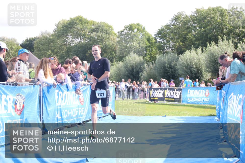 25.08.2024 - Elbe Triathlon Hamburg H.Heesch http://msf.ph/oto/6877142 25.08.2024 11:19:09 Ziel 721 meine-sportfotos.de