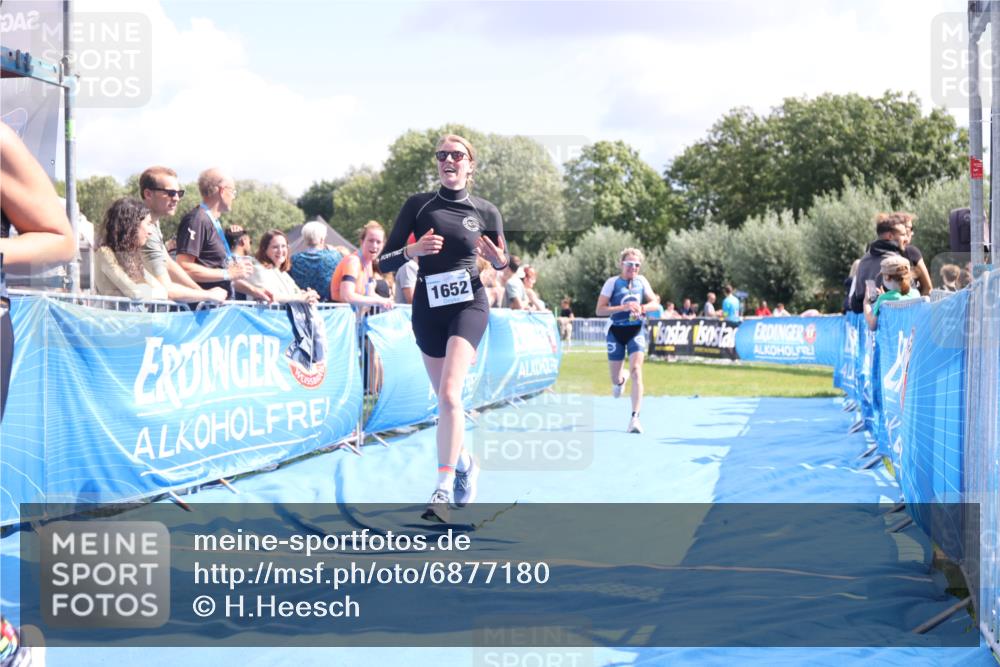 25.08.2024 - Elbe Triathlon Hamburg H.Heesch http://msf.ph/oto/6877180 25.08.2024 12:08:20 Ziel 552, 1524, 1652, 1678 meine-sportfotos.de