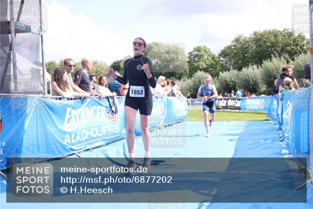 25.08.2024 - Elbe Triathlon Hamburg H.Heesch http://msf.ph/oto/6877202 25.08.2024 12:08:20 Ziel 552, 1524, 1652, 1678 meine-sportfotos.de