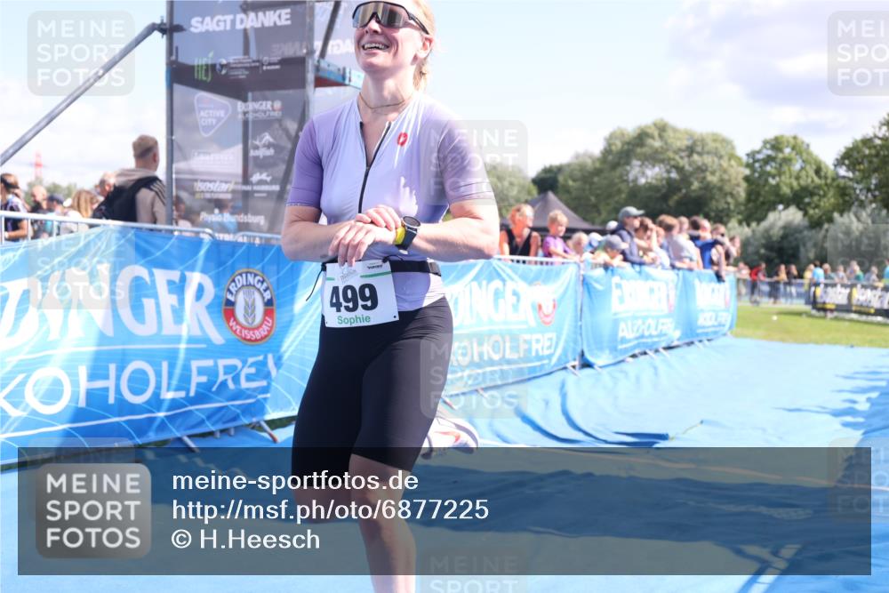 25.08.2024 - Elbe Triathlon Hamburg H.Heesch http://msf.ph/oto/6877225 25.08.2024 11:45:30 Ziel 499, 1561 meine-sportfotos.de