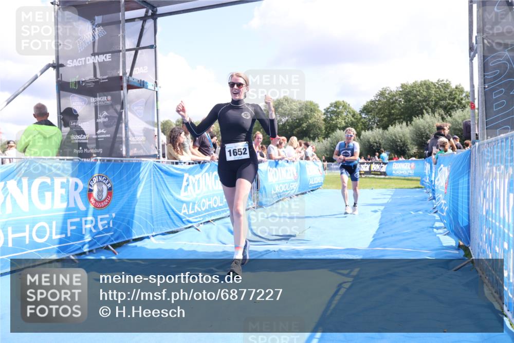 25.08.2024 - Elbe Triathlon Hamburg H.Heesch http://msf.ph/oto/6877227 25.08.2024 12:08:21 Ziel 552, 1524, 1652, 1678 meine-sportfotos.de