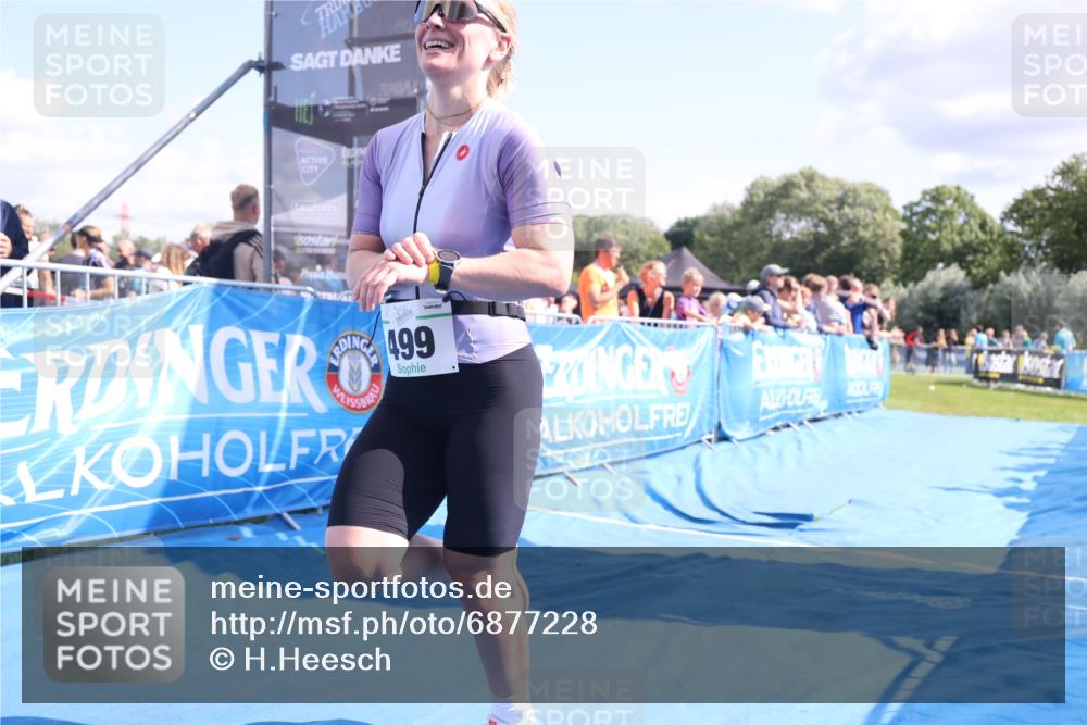 25.08.2024 - Elbe Triathlon Hamburg H.Heesch http://msf.ph/oto/6877228 25.08.2024 11:45:30 Ziel 499, 1561 meine-sportfotos.de