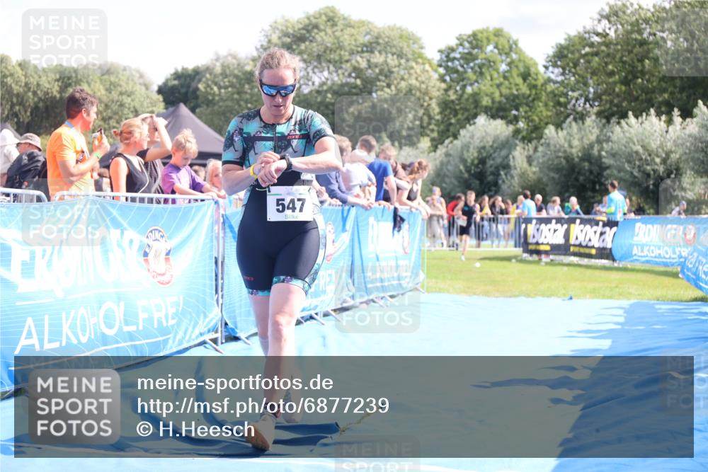 25.08.2024 - Elbe Triathlon Hamburg H.Heesch http://msf.ph/oto/6877239 25.08.2024 11:45:40 Ziel 547, 1715 meine-sportfotos.de