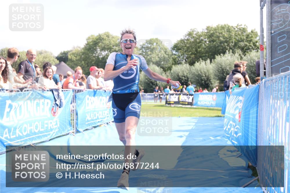 25.08.2024 - Elbe Triathlon Hamburg H.Heesch http://msf.ph/oto/6877244 25.08.2024 12:08:22 Ziel 552, 1524, 1652 meine-sportfotos.de