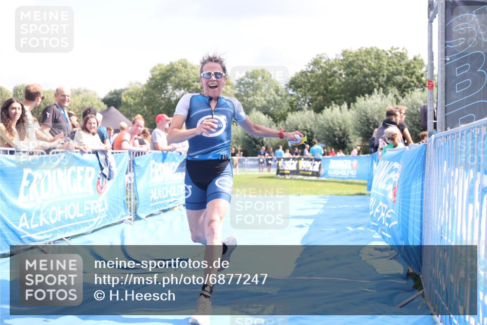 25.08.2024 - Elbe Triathlon Hamburg H.Heesch http://msf.ph/oto/6877247 25.08.2024 12:08:22 Ziel 552, 1524, 1652 meine-sportfotos.de