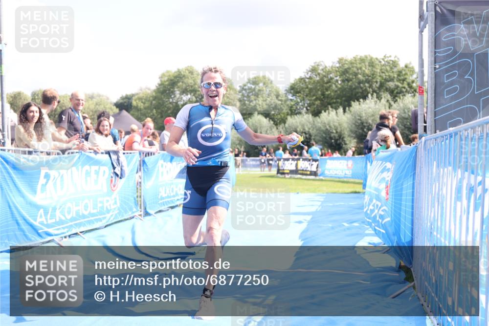 25.08.2024 - Elbe Triathlon Hamburg H.Heesch http://msf.ph/oto/6877250 25.08.2024 12:08:22 Ziel 552, 1524, 1652 meine-sportfotos.de