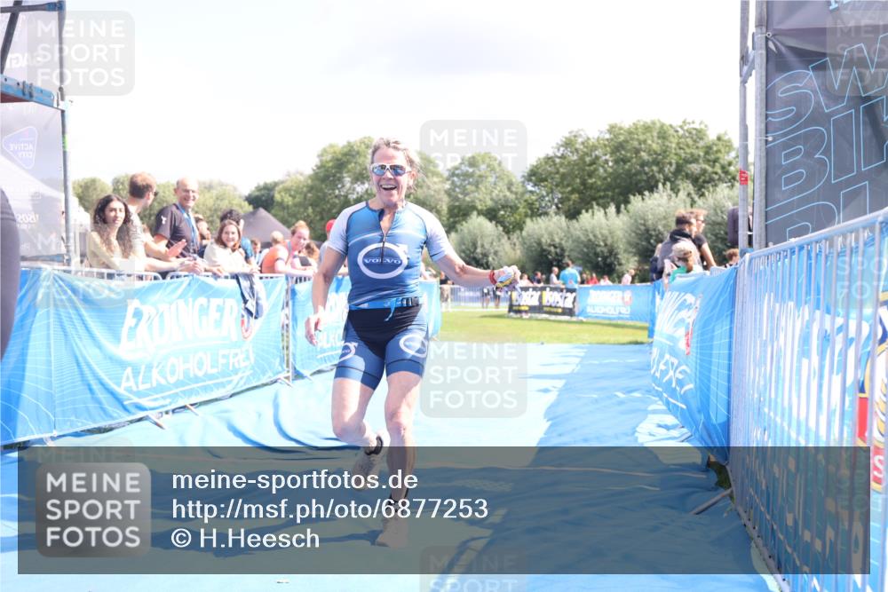 25.08.2024 - Elbe Triathlon Hamburg H.Heesch http://msf.ph/oto/6877253 25.08.2024 12:08:22 Ziel 552, 1524, 1652 meine-sportfotos.de