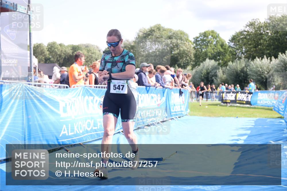 25.08.2024 - Elbe Triathlon Hamburg H.Heesch http://msf.ph/oto/6877257 25.08.2024 11:45:41 Ziel 547, 1715 meine-sportfotos.de