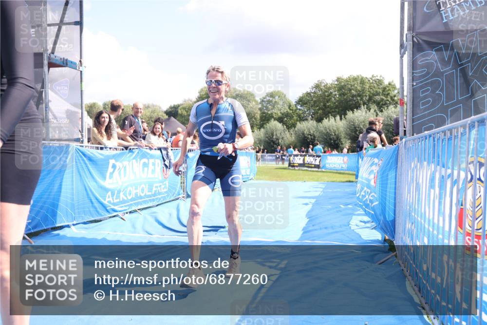25.08.2024 - Elbe Triathlon Hamburg H.Heesch http://msf.ph/oto/6877260 25.08.2024 12:08:22 Ziel 552, 1524, 1652 meine-sportfotos.de