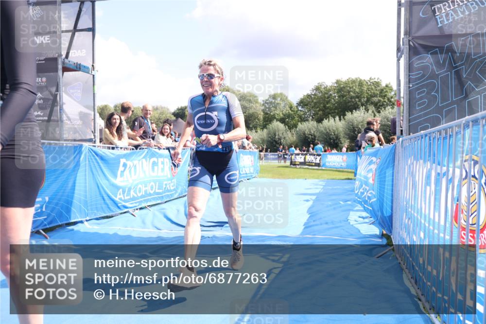 25.08.2024 - Elbe Triathlon Hamburg H.Heesch http://msf.ph/oto/6877263 25.08.2024 12:08:22 Ziel 552, 1524, 1652 meine-sportfotos.de