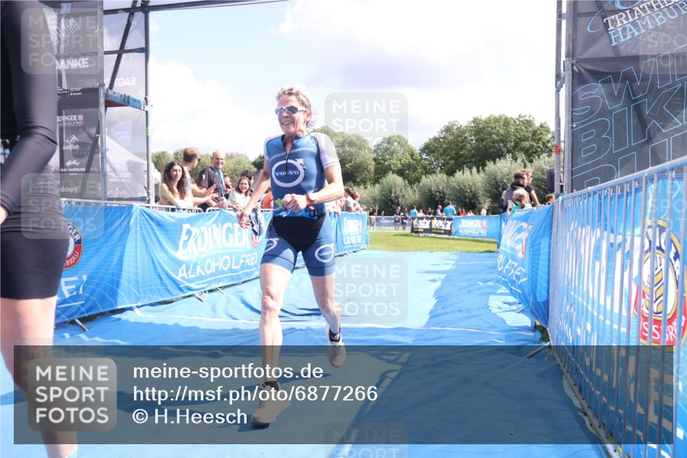 25.08.2024 - Elbe Triathlon Hamburg H.Heesch http://msf.ph/oto/6877266 25.08.2024 12:08:22 Ziel 552, 1524, 1652 meine-sportfotos.de