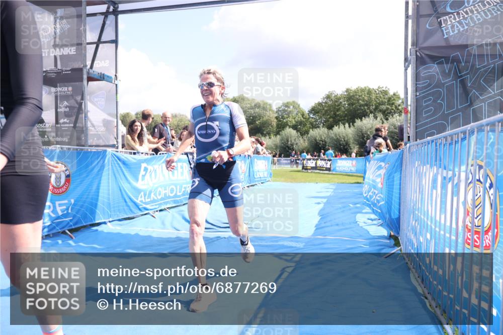 25.08.2024 - Elbe Triathlon Hamburg H.Heesch http://msf.ph/oto/6877269 25.08.2024 12:08:22 Ziel 552, 1524, 1652 meine-sportfotos.de