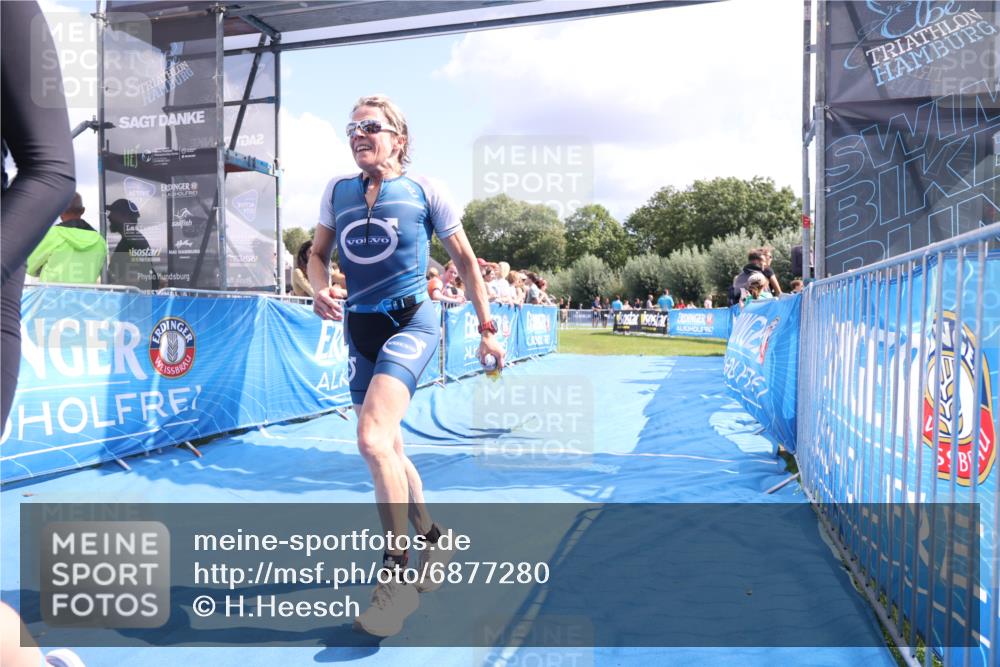 25.08.2024 - Elbe Triathlon Hamburg H.Heesch http://msf.ph/oto/6877280 25.08.2024 12:08:23 Ziel 552, 1524, 1652 meine-sportfotos.de