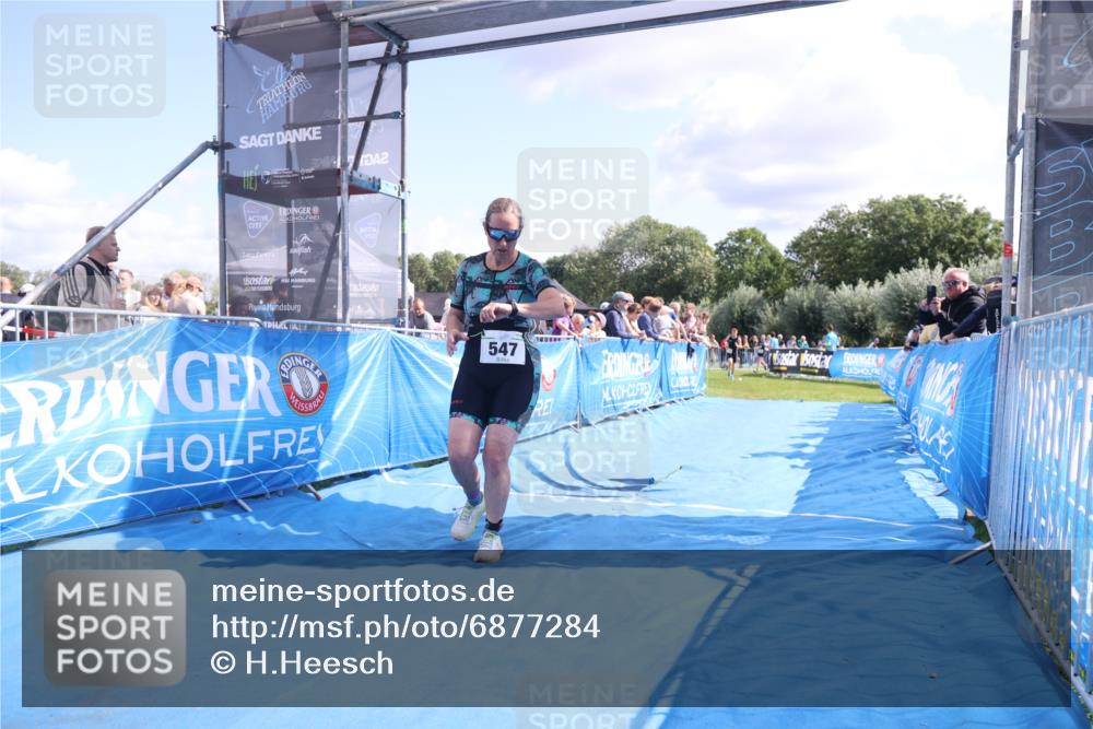 25.08.2024 - Elbe Triathlon Hamburg H.Heesch http://msf.ph/oto/6877284 25.08.2024 11:45:41 Ziel 547, 1715 meine-sportfotos.de