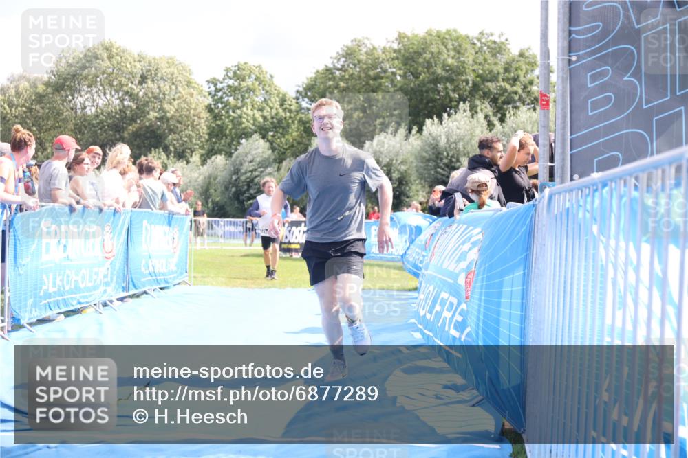 25.08.2024 - Elbe Triathlon Hamburg H.Heesch http://msf.ph/oto/6877289 25.08.2024 12:08:39 Ziel 704, 1423 meine-sportfotos.de