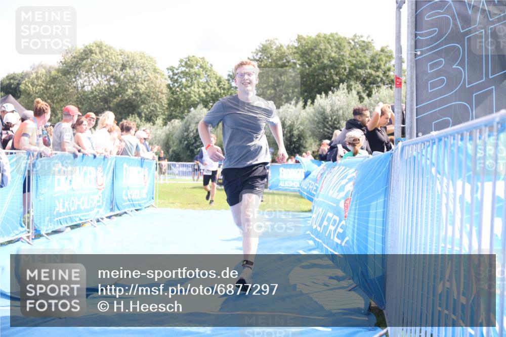 25.08.2024 - Elbe Triathlon Hamburg H.Heesch http://msf.ph/oto/6877297 25.08.2024 12:08:39 Ziel 704, 1423 meine-sportfotos.de
