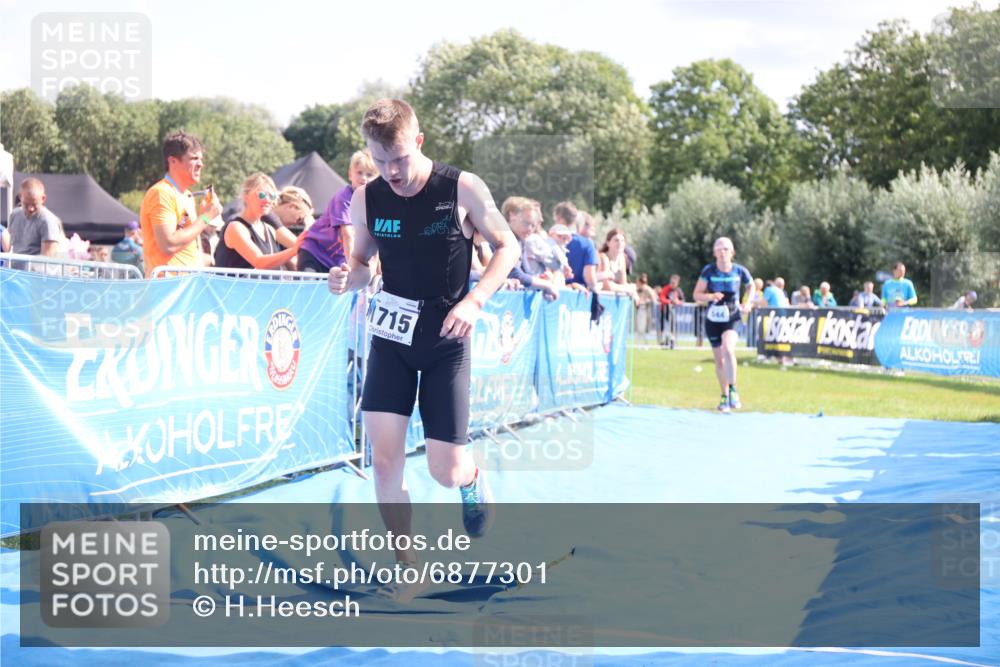 25.08.2024 - Elbe Triathlon Hamburg H.Heesch http://msf.ph/oto/6877301 25.08.2024 11:45:47 Ziel 544, 547, 1715 meine-sportfotos.de