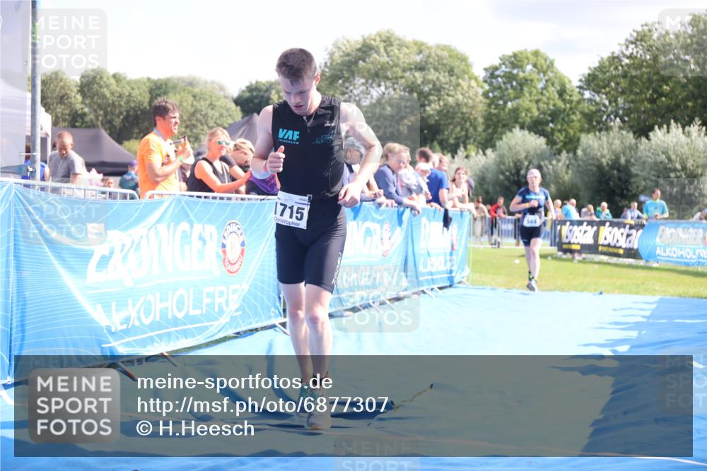 25.08.2024 - Elbe Triathlon Hamburg H.Heesch http://msf.ph/oto/6877307 25.08.2024 11:45:47 Ziel 544, 547, 1715 meine-sportfotos.de