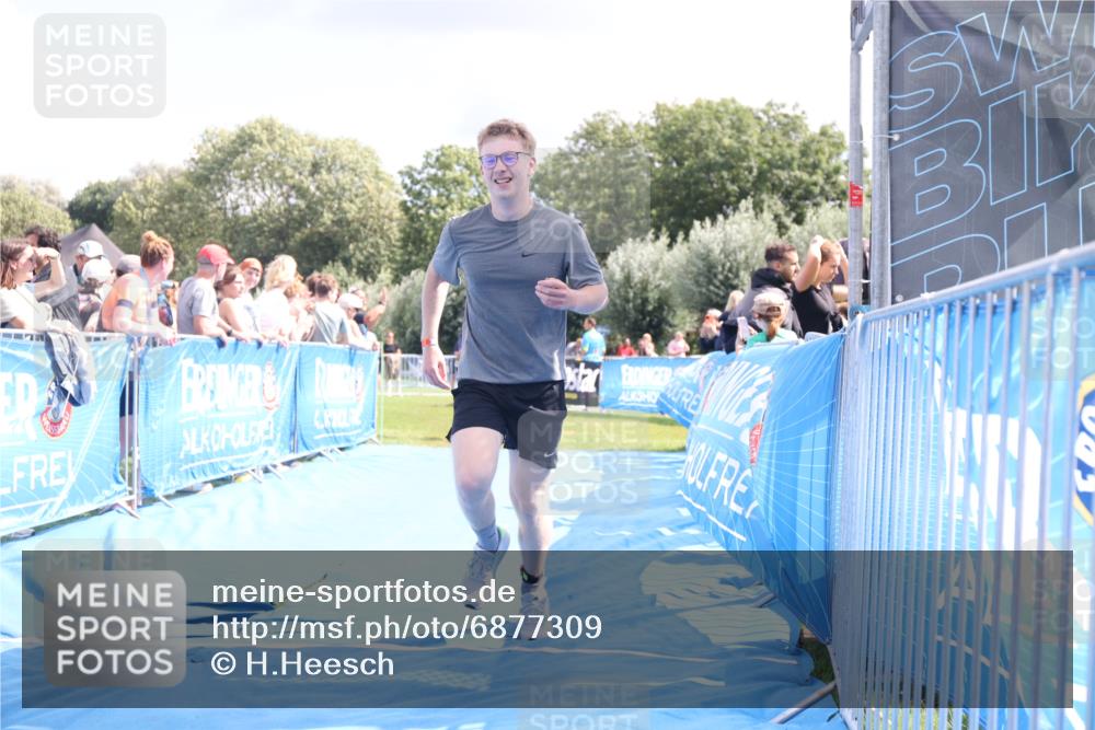 25.08.2024 - Elbe Triathlon Hamburg H.Heesch http://msf.ph/oto/6877309 25.08.2024 12:08:40 Ziel 704, 1423 meine-sportfotos.de