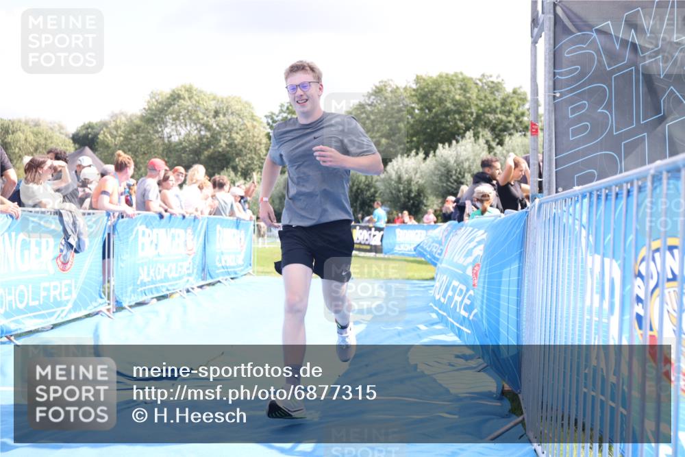 25.08.2024 - Elbe Triathlon Hamburg H.Heesch http://msf.ph/oto/6877315 25.08.2024 12:08:40 Ziel 704, 1423 meine-sportfotos.de