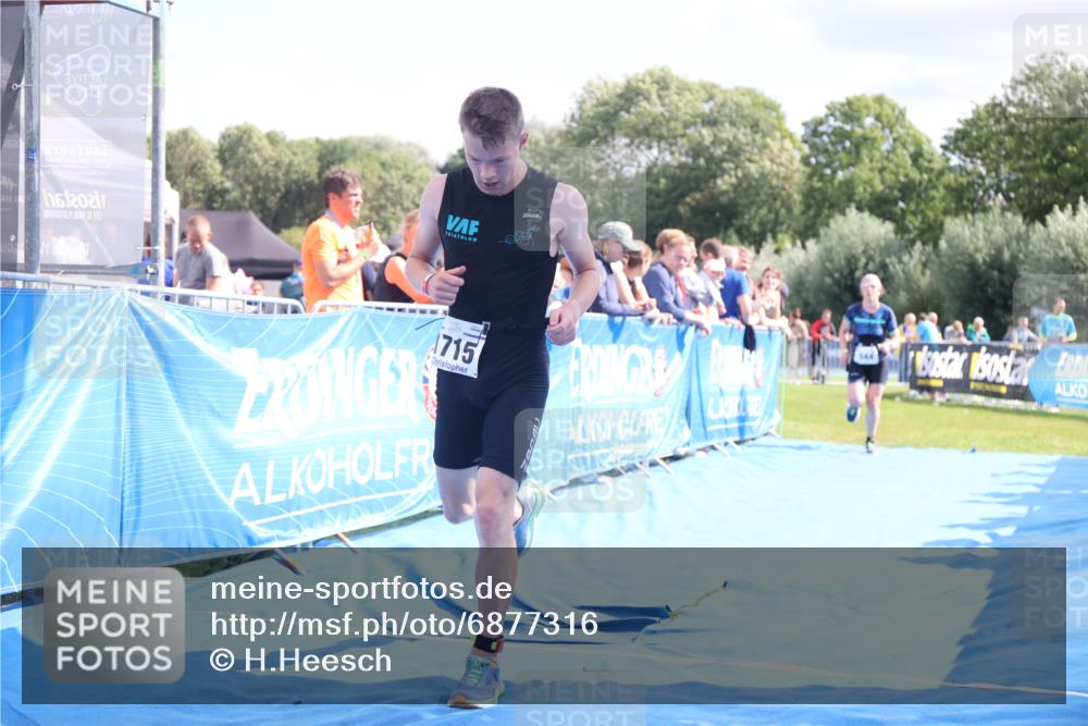 25.08.2024 - Elbe Triathlon Hamburg H.Heesch http://msf.ph/oto/6877316 25.08.2024 11:45:47 Ziel 544, 547, 1715 meine-sportfotos.de