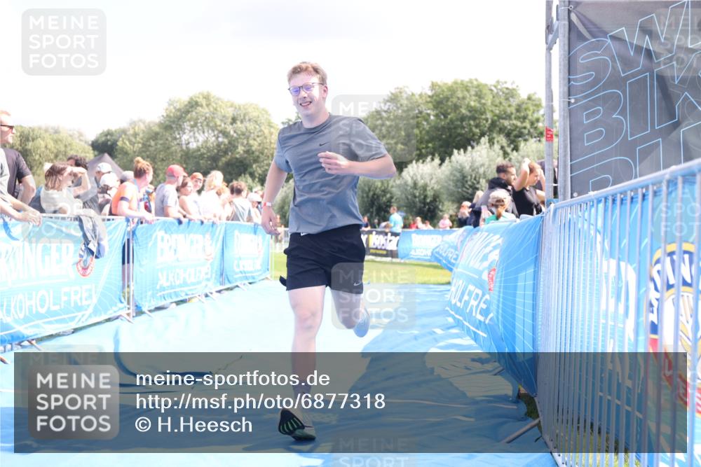 25.08.2024 - Elbe Triathlon Hamburg H.Heesch http://msf.ph/oto/6877318 25.08.2024 12:08:40 Ziel 704, 1423 meine-sportfotos.de