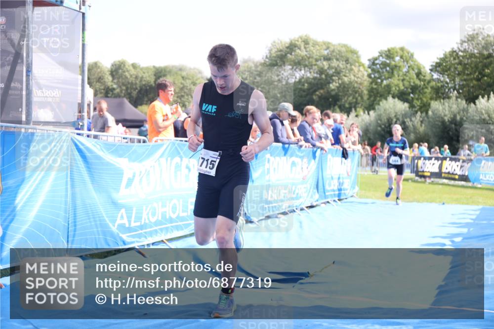 25.08.2024 - Elbe Triathlon Hamburg H.Heesch http://msf.ph/oto/6877319 25.08.2024 11:45:47 Ziel 544, 547, 1715 meine-sportfotos.de