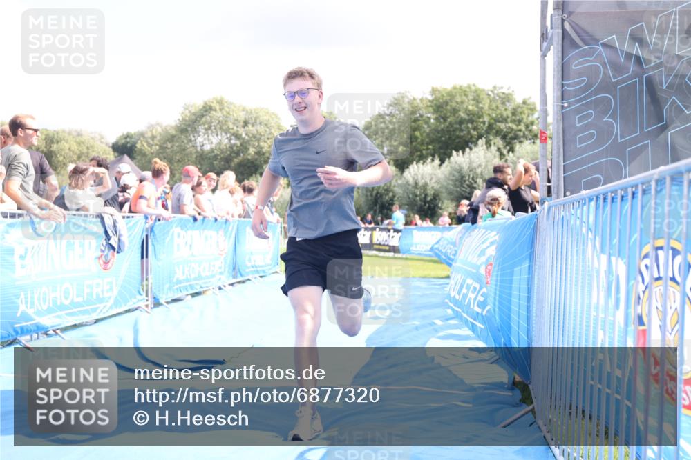 25.08.2024 - Elbe Triathlon Hamburg H.Heesch http://msf.ph/oto/6877320 25.08.2024 12:08:40 Ziel 704, 1423 meine-sportfotos.de