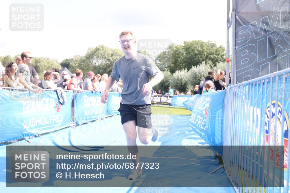 25.08.2024 - Elbe Triathlon Hamburg H.Heesch http://msf.ph/oto/6877323 25.08.2024 12:08:40 Ziel 704, 1423 meine-sportfotos.de