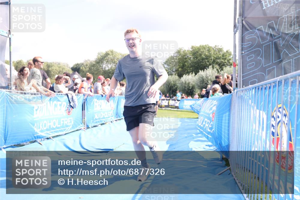 25.08.2024 - Elbe Triathlon Hamburg H.Heesch http://msf.ph/oto/6877326 25.08.2024 12:08:40 Ziel 704, 1423 meine-sportfotos.de