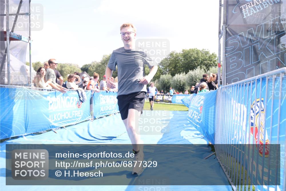 25.08.2024 - Elbe Triathlon Hamburg H.Heesch http://msf.ph/oto/6877329 25.08.2024 12:08:40 Ziel 704, 1423 meine-sportfotos.de