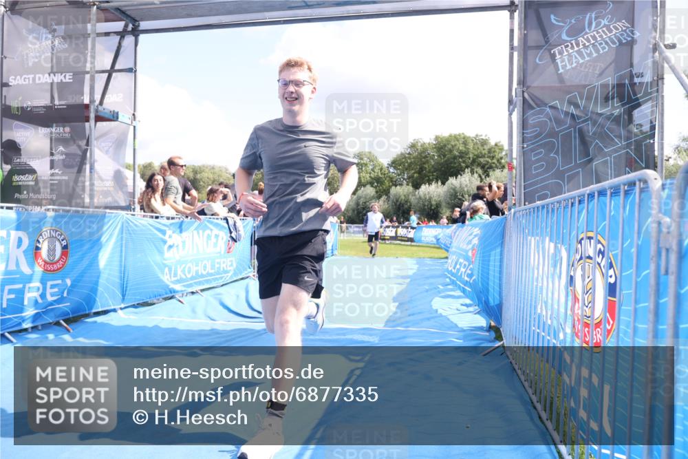 25.08.2024 - Elbe Triathlon Hamburg H.Heesch http://msf.ph/oto/6877335 25.08.2024 12:08:40 Ziel 704, 1423 meine-sportfotos.de