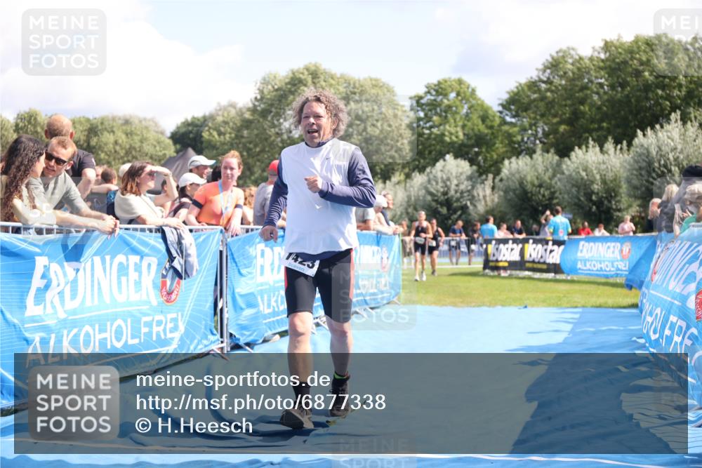 25.08.2024 - Elbe Triathlon Hamburg H.Heesch http://msf.ph/oto/6877338 25.08.2024 12:08:44 Ziel 704, 1423, 1580 meine-sportfotos.de
