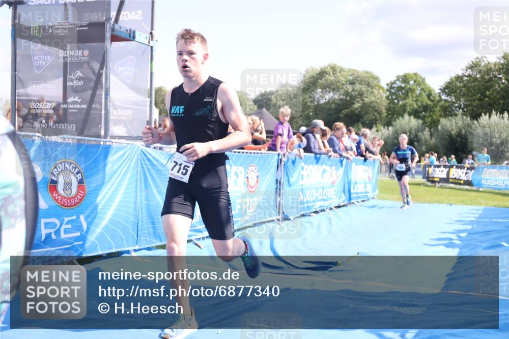 25.08.2024 - Elbe Triathlon Hamburg H.Heesch http://msf.ph/oto/6877340 25.08.2024 11:45:47 Ziel 544, 547, 1715 meine-sportfotos.de